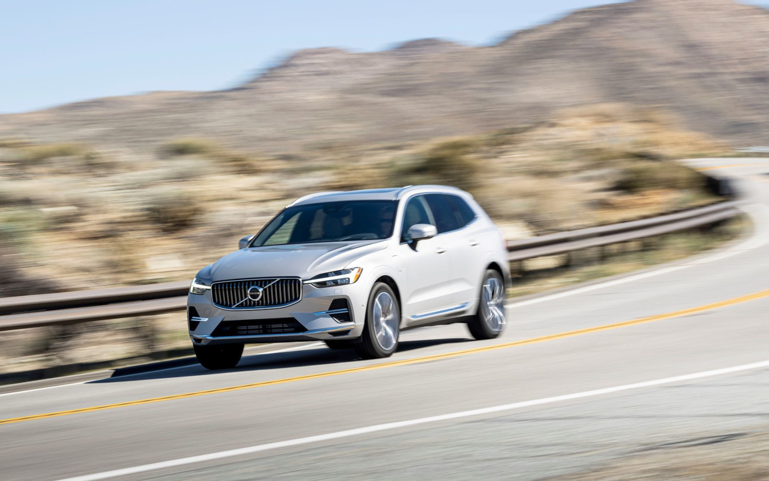 Volvo Xc60 Vs Jeep Grand Cherokee Comparison - Volvo XC60 Recharge T8 Inscription 2022 - vs - Jeep Grand